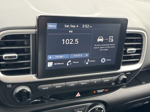 New 2025 Hyundai Venue SE image 18