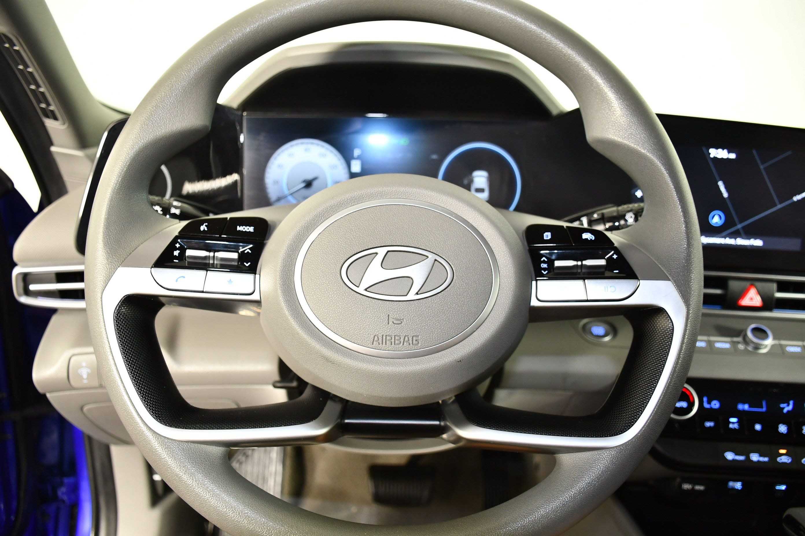 Used 2024 Hyundai Elantra SEL FWD image 19