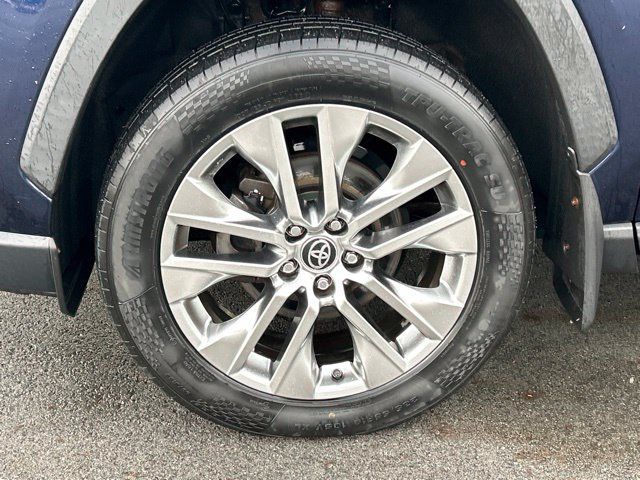 Used 2021 Toyota RAV4 XLE Premium AWD/4WD image 19