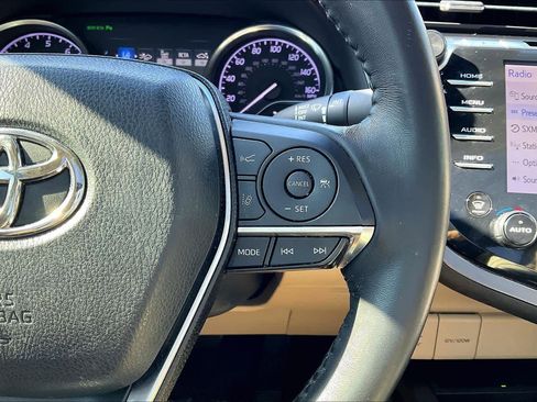 Used 2018 Toyota Camry XLE image 18