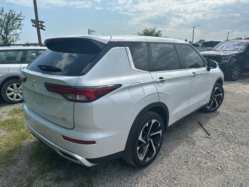 Used 2024 Mitsubishi Outlander SE Black Edition FWD image 3