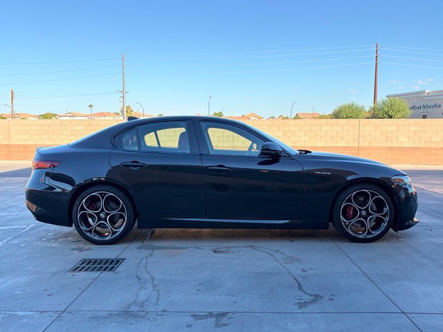 Used 2023 Alfa Romeo Giulia Veloce RWD image 5