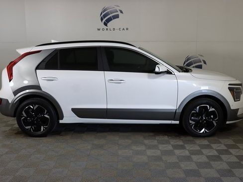 Used 2023 Kia Niro Wave image 8