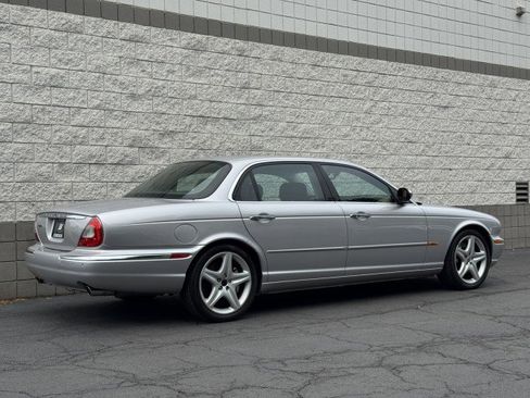 Used 2005 Jaguar XJ Vanden Plas Super V8 RWD image 15