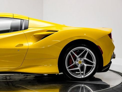 Used 2022 Ferrari F8 Tributo RWD image 15