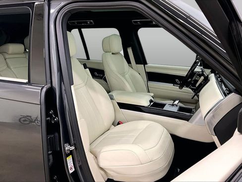 Used 2025 Land Rover Range Rover SE AWD/4WD image 9