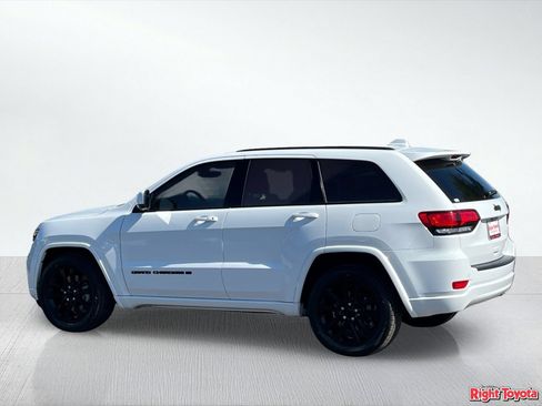 Used 2022 Jeep Grand Cherokee Laredo X RWD image 4