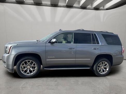 Used 2018 GMC Yukon SLT image 2