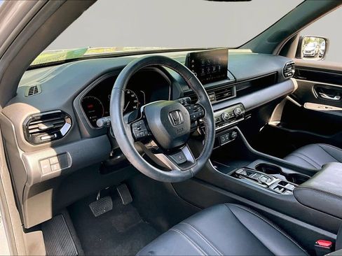 Certified 2025 Honda Pilot TrailSport image 12