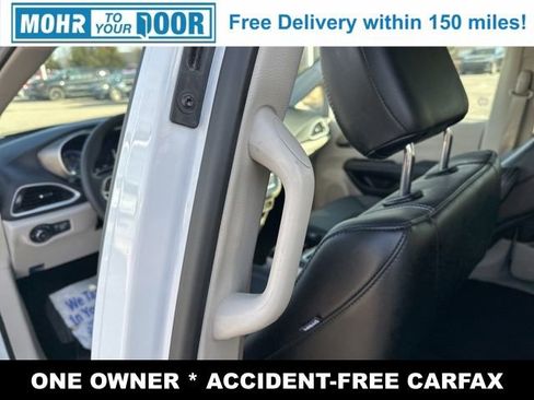 Used 2024 Chrysler Pacifica Touring-L image 27