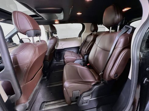 Used 2023 Toyota Sienna Platinum AWD/4WD image 25