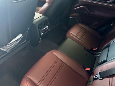 New 2025 Porsche Cayenne Turbo AWD/4WD image 15