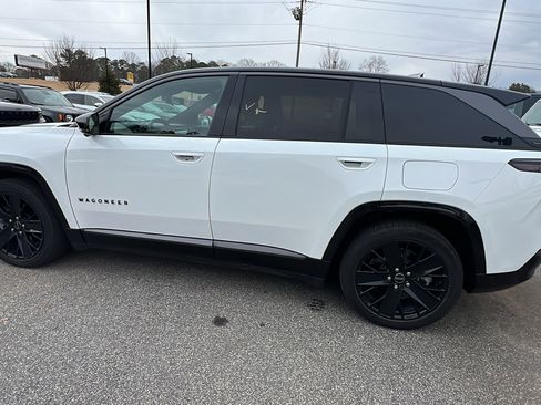 Used 2024 Jeep Wagoneer Launch Edition image 11