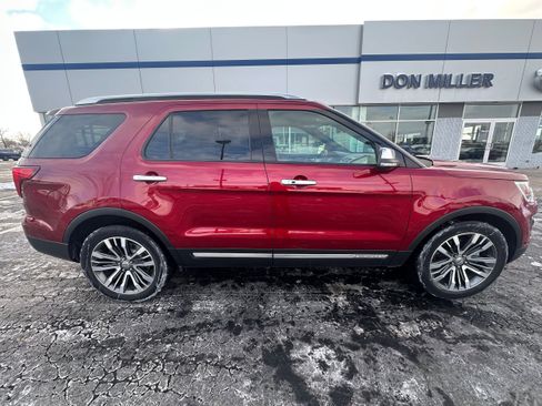 Used 2017 Ford Explorer Platinum image 2