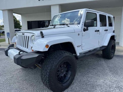 Used 2012 Jeep Wrangler Unlimited Sahara AWD/4WD image 37