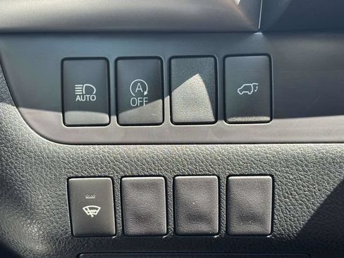 Used 2019 Toyota Highlander XLE FWD image 11