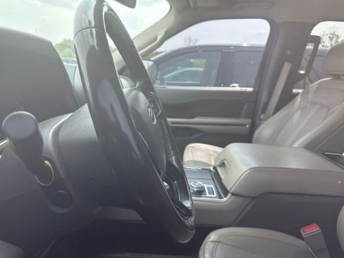 Used 2019 Ford Expedition Limited w/ Equipment Group 301A AWD/4WD image 33