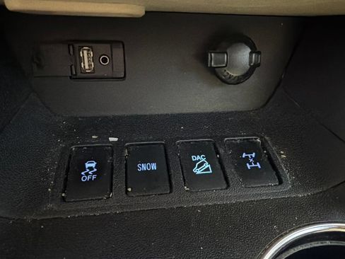 Used 2016 Toyota Highlander Limited Platinum AWD/4WD image 18