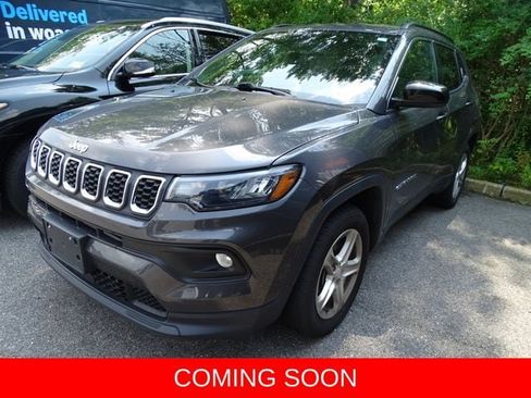 Certified 2024 Jeep Compass Latitude w/ Convenience Group AWD/4WD image 1