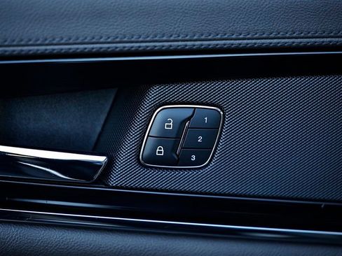 Used 2021 Lincoln Nautilus Reserve image 16