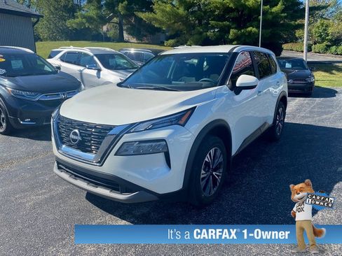 Used 2023 Nissan Rogue SV image 2