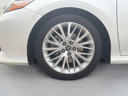 Used 2018 Toyota Camry XLE FWD image 40