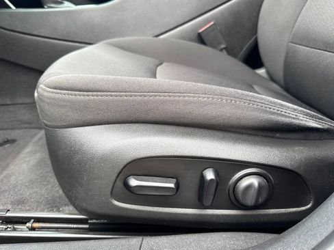 Used 2021 Chevrolet Malibu LT FWD image 14