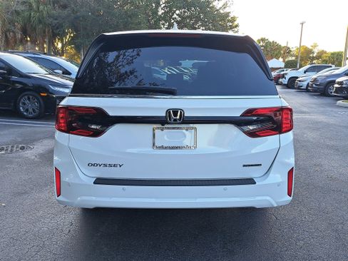 New 2026 Honda Odyssey Touring image 5
