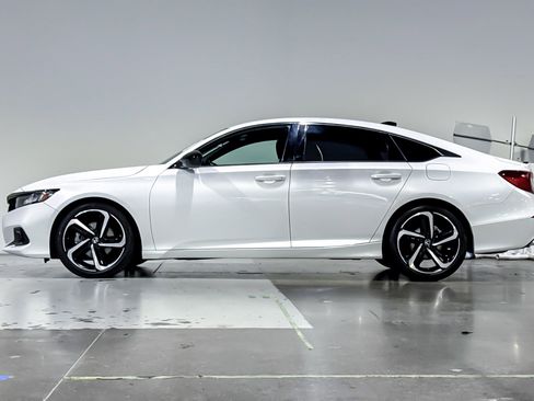Used 2022 Honda Accord Sport image 2