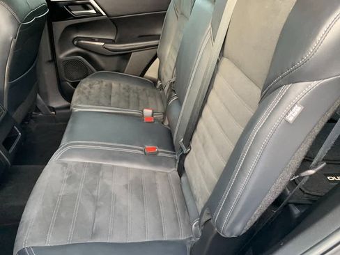 Used 2022 Mitsubishi Outlander SE image 17