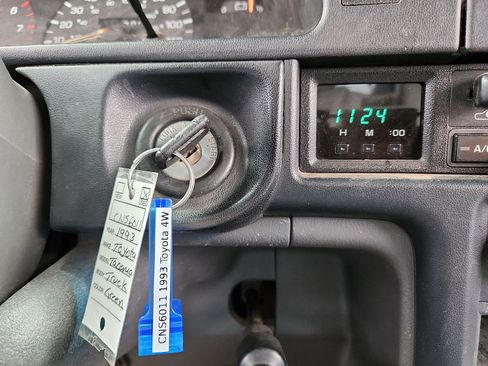 Used 1993 Toyota Pickup Deluxe image 17