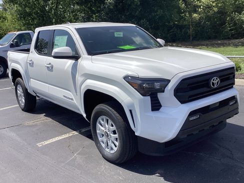 New 2025 Toyota Tacoma SR5 image 2