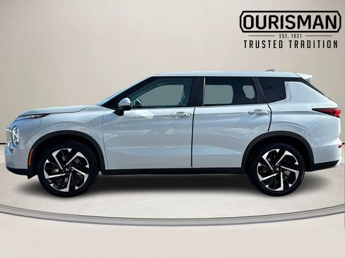 Used 2022 Mitsubishi Outlander SE image 3