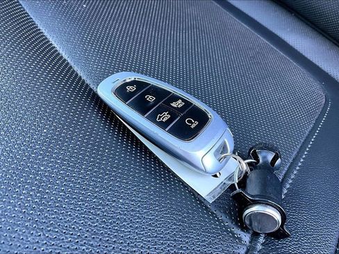 Used 2024 Hyundai Santa Cruz Limited image 11