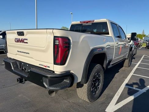 Used 2026 GMC Sierra 2500 AT4X image 3