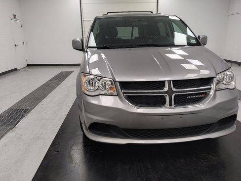 Used 2016 Dodge Grand Caravan SXT w/ Rear Park Assist Package FWD image 14