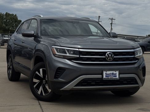 Used 2023 Volkswagen Atlas Cross Sport SE FWD image 2