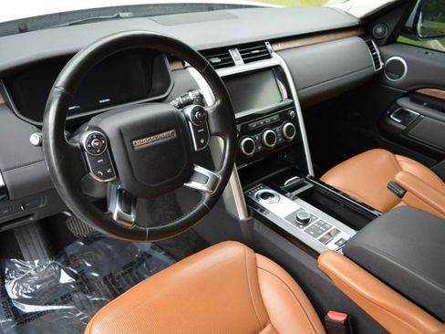 Used 2018 Land Rover Discovery HSE AWD/4WD image 10