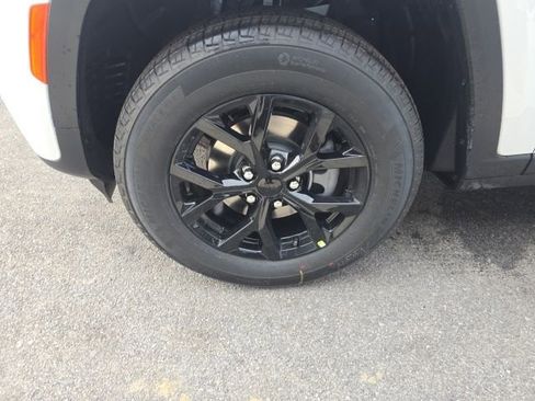 New 2026 Jeep Grand Cherokee Laredo image 8