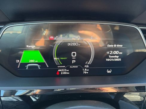 Used 2024 Audi Q8 e-tron Premium Plus w/ Premium Plus Package image 24