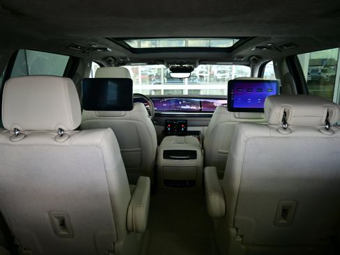 Used 2025 Cadillac Escalade Sport Platinum w/ LPO, ONYX Package image 15