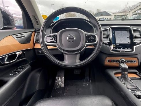 Used 2022 Volvo XC90 T6 Momentum w/ Advanced Package AWD/4WD image 5