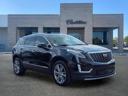 Used 2024 Cadillac XT5 Premium Luxury w/ Technology Package AWD/4WD image 3