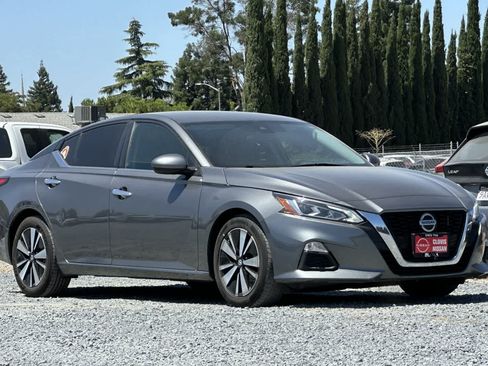 Used 2022 Nissan Altima 2.5 SV FWD image 10