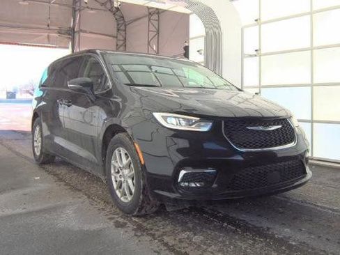 Used 2024 Chrysler Pacifica Touring-L image 1