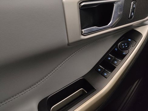 Used 2021 Ford Explorer XLT w/ Equipment Group 202A image 27