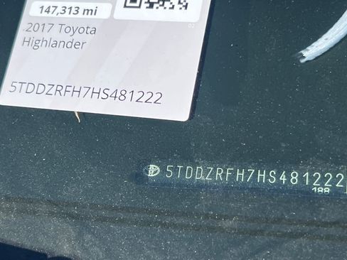 Used 2017 Toyota Highlander Limited AWD/4WD image 23