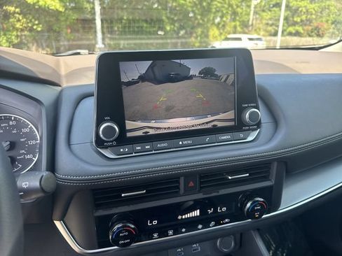 Used 2023 Nissan Rogue SV FWD image 21