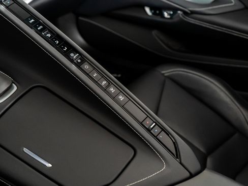 Used 2021 Chevrolet Corvette Stingray Convertible w/ Battery Protection Package image 36