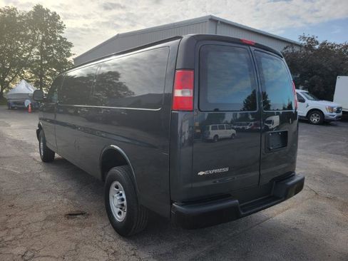 Used 2017 Chevrolet Express 3500 Extended RWD image 9